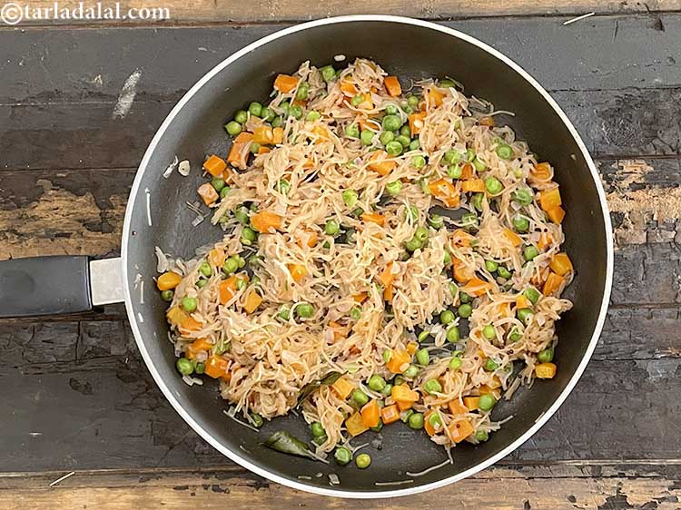 Step 26 – Mix <strong>Semiya veg upma | whole wheat vermecelli vegetable upma | healthy semiya upma&nbsp;</strong>well.