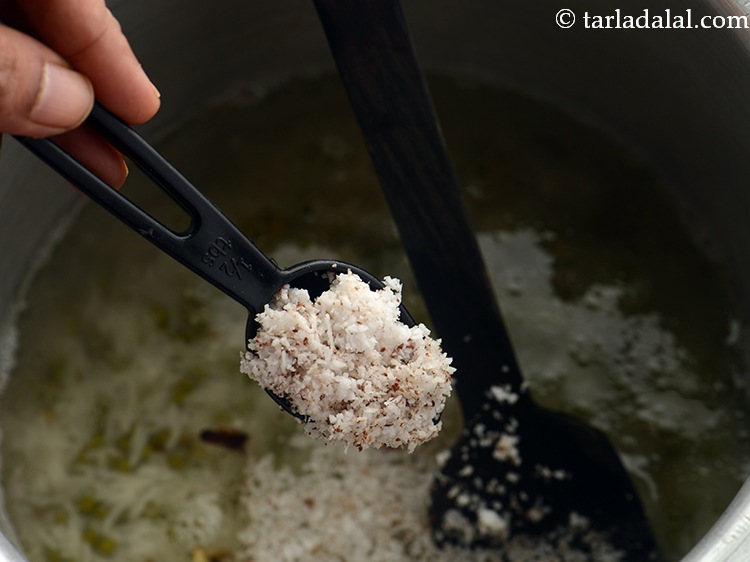 स्टेप 16 – नारियल डालें।