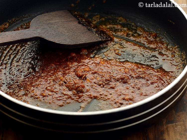 स्टेप 9 – अच्छी तरह मिलाएं और मध्यम आंच पर कुछ सेकंड के …