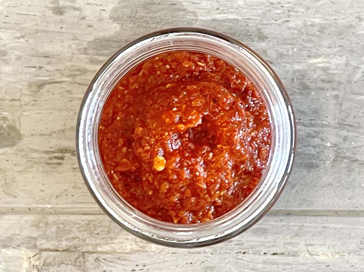 स्टेप 14 – <strong>लेबनीस लाल चटनी को | पिटा ब्रेड के लिए लाल …