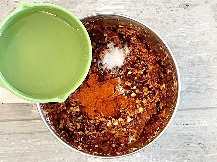 स्टेप 11 – लगभग ५ टेबल-स्पून पानी डालें।