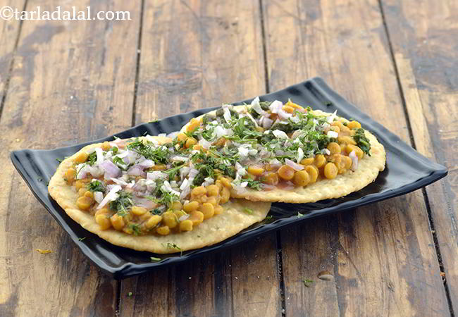 Step 42 – Also, sprinkle 1 tbsp of coriander evenly over&nbsp;<strong>Dal Pakwan</strong>.