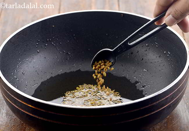 स्टेप 13 – फिर, मेथी डालें।