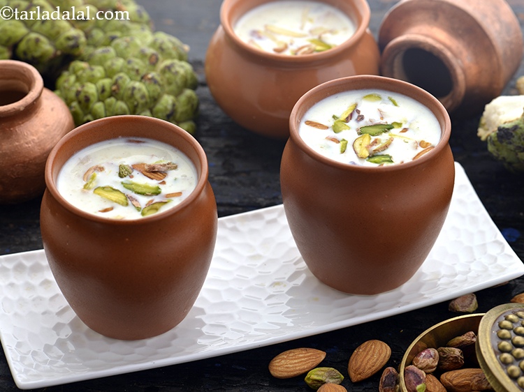 Step 16 – Serve<strong> sitaphal basundi | custard apple basundi | sitaphal rabdi |</strong>&nbsp;chilled.&nbsp;