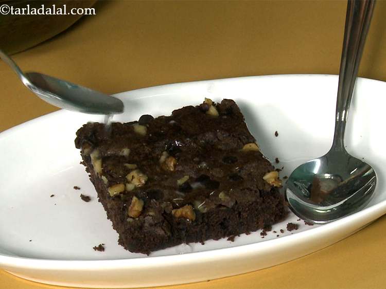 Step 19 – Pour this sugar syrup over the brownie.