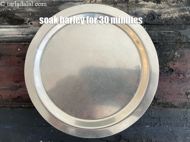 Step 6 – Soak the clean barley in water for 30 minutes.<br /> &nbsp;