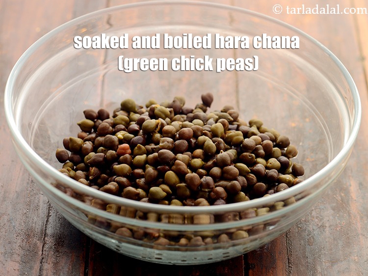 Step 12 – Soaked and boiled hara chana (green chick peas)&nbsp;are ready for&nbsp;<strong>paneer aur hare chana ki chaat</strong>.
