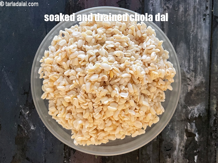 स्टेप 8 – भिगोए और निथारॆ छोला दाल