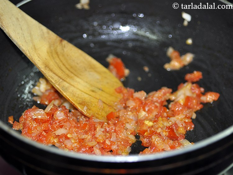 स्टेप 12 – अच्छी तरह से मिलाएँ और मध्यम आँच पर 2 से …