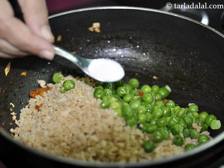 स्टेप 19 – अंत में अपने स्वादानुसार नमक डालें।&nbsp;