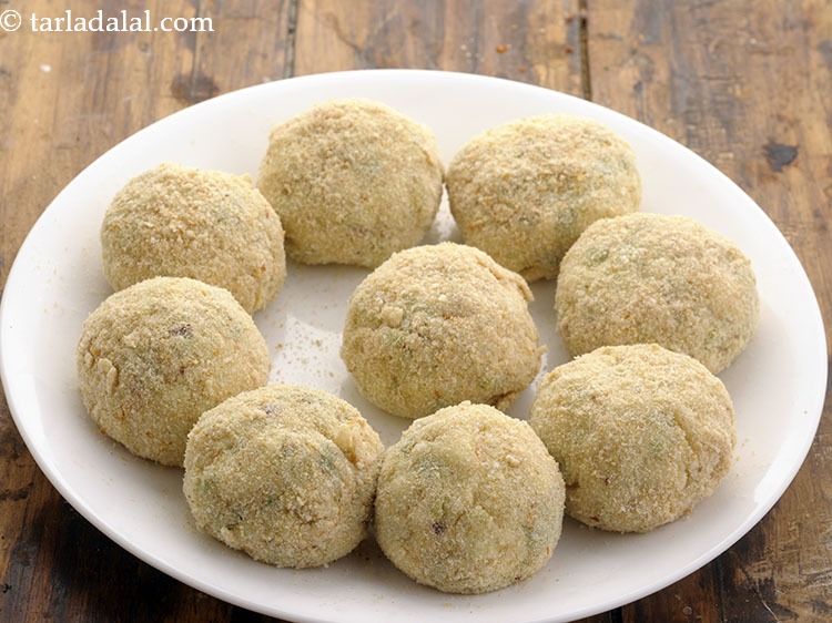 Step 32 – Follow the same procedure to coat the remaining 8 <strong>spaghetti balls.</strong>