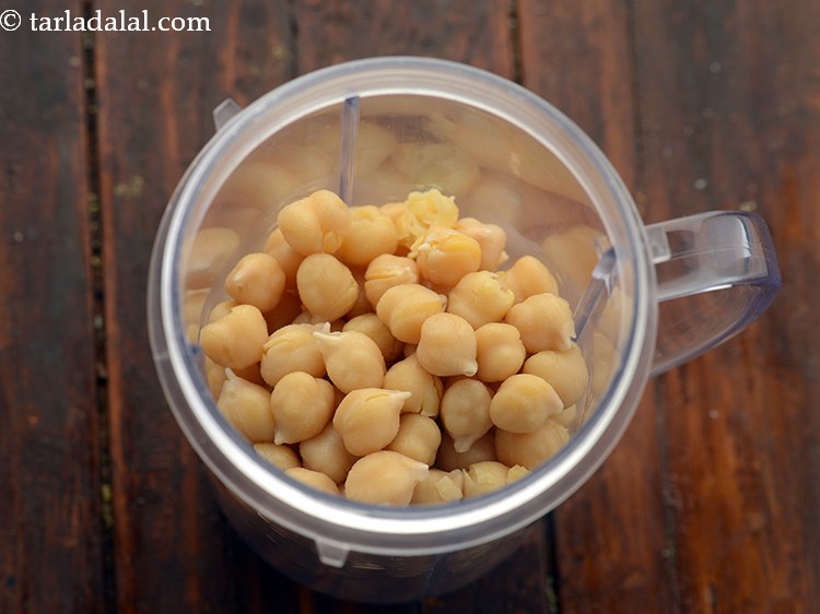 Step 9 – Put the kabuli chana in a mixer.