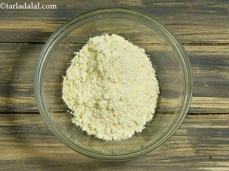 स्टेप 1 – <strong>मसालेदार लहसुन वड़ा</strong> के लिए घोल बनाने के लिए&nbsp; | …