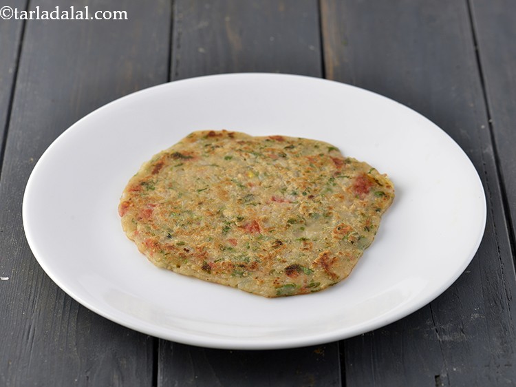 Step 15 – Cook the&nbsp;&nbsp;<strong>Indian Oats Pancake with Jowar</strong>&nbsp;on both sides and remove in a plate.