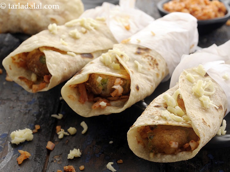 Step 45 – Serve <strong>spicy potato rolls | spicy aloo rolls&nbsp;</strong> immediately.