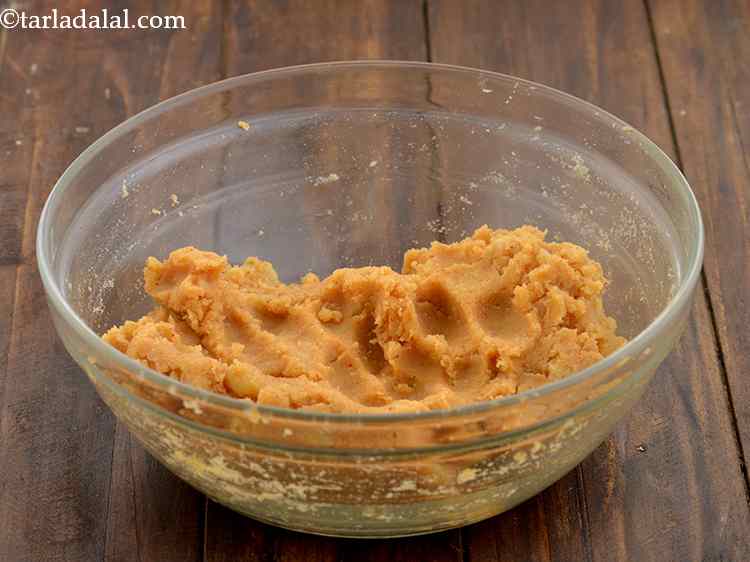 स्टेप 9 – बहुत अच्छी तरह से मिलाएं ताकि स्वाद ठीक से घुलमिल …