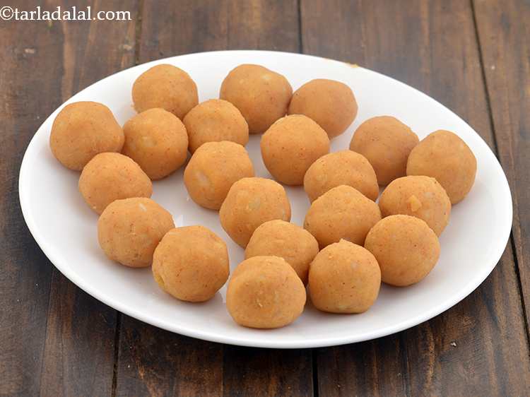 स्टेप 10 – मिश्रण को २० बराबर भागों में विभाजित करें। प्रत्येक भाग …