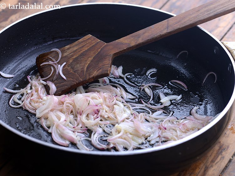 स्टेप 21 – अच्छी तरह से मिलाएं और मध्यम आंच पर १ मिनट …