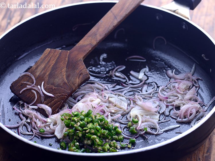 स्टेप 22 – हरी मिर्च डालें। आप इस कदम पर मिर्च को पूरी …