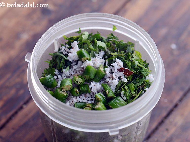 स्टेप 4 – ३ मोटे तौर पर कटी हुई हरी मिर्च डालें। यदि …