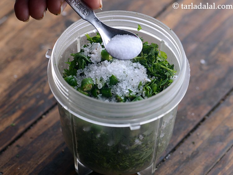 स्टेप 7 – स्वादानुसार नमक डालें।