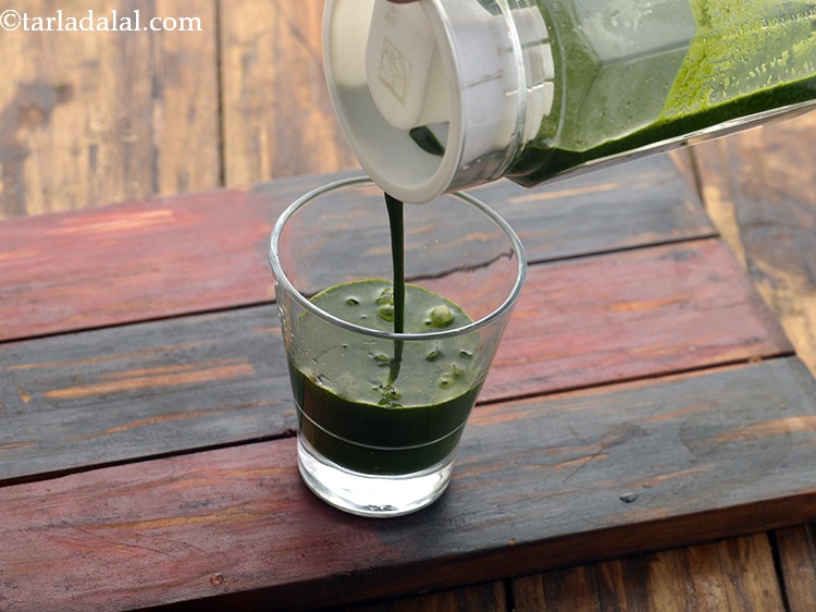 Step 29 – Pour the&nbsp;<strong>spinach and mint juice | palak pudina drink |&nbsp;</strong>&nbsp;over it.&nbsp;