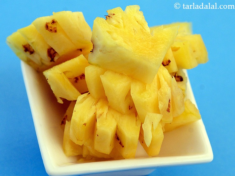 Step 9 – Then to make <strong>healthy pineapple spinach juice</strong>, add pineapple cubes a few at a time …