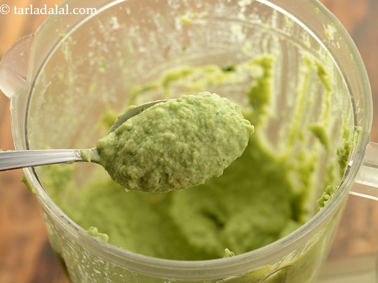 Step 17 – Blend it until smooth. This is how the consistency of <strong>spinach hummus</strong> should be.&nbsp;