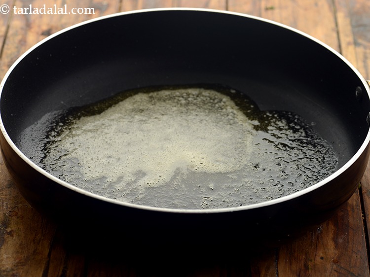 Step 7 – To make&nbsp;<strong>spinach noodles recipe&nbsp;| Indian style spinach noodles |&nbsp; cheese spinach veg noodles |</strong>&nbsp;heat the …