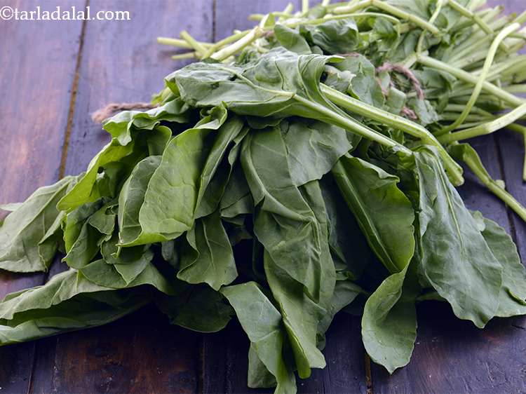 Step 3 – To make&nbsp;<strong>Spinach Puree</strong>, take a bunch of spinach, a bunch of spinach yeilds 3 cups …