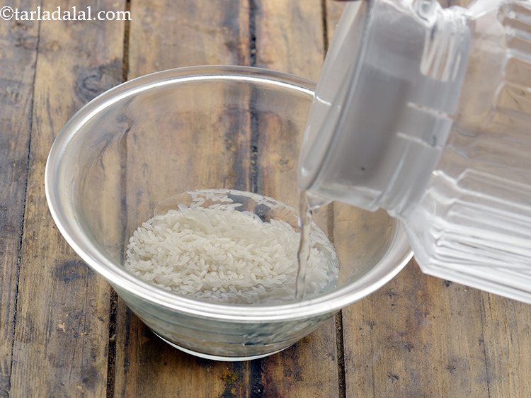 स्टेप 1 – <strong>बच्चों के लिए स्प्रिंग वेजिटेबल रिसोटो</strong> बनाने के लिए, सबसे …