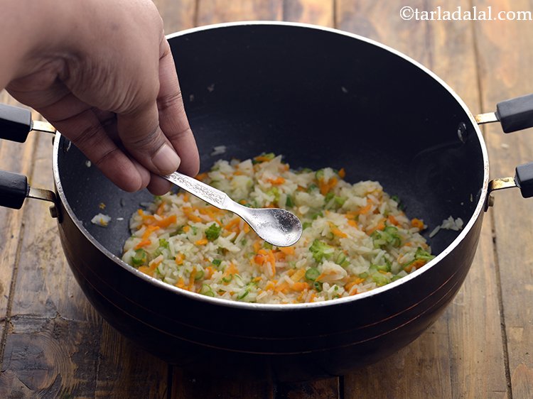 स्टेप 16 – आगे थोड़ा सा नमक डालें। हालांकि यह वैकल्पिक है। अपने …