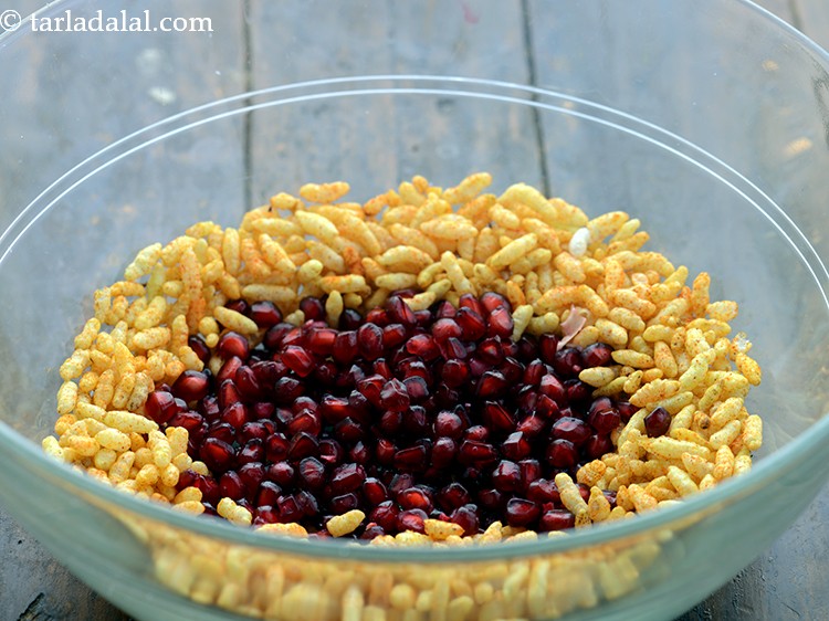 स्टेप 11 – एक बार मसाला मुरमुरा (कुरमुरा) कमरे के तापमान पर आ …