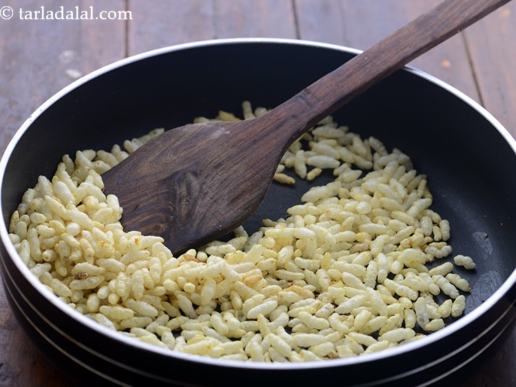 स्टेप 6 – अच्छी तरह मिलाएं और मध्यम आंच पर १ मिनट तक …