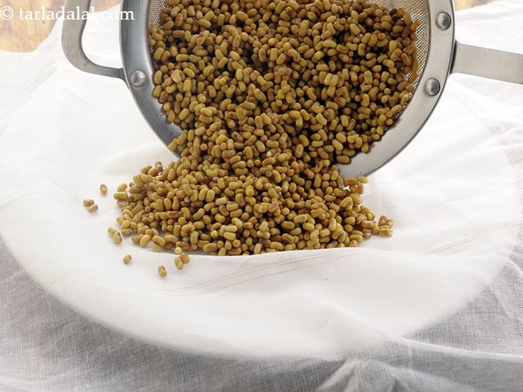 Step 10 – Now for&nbsp;<strong>matki&nbsp;sprouts ,</strong>&nbsp;place a muslin cloth on a flat surface. Muslin cloth is best preferred …