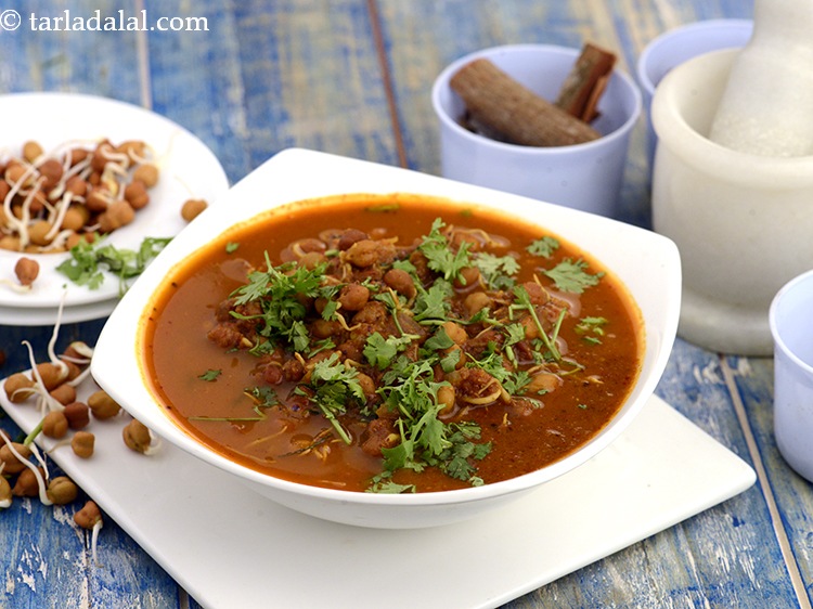 Step 25 – &nbsp; <meta charset="UTF-8" /> You can server&nbsp;<strong>dashmi jaggery roti&nbsp;</strong>&nbsp;with&nbsp;<a href="https://www.tarladalal.com/sprouted-kala-chana-ambti-3576r">Sprouted Kala Chana Ambti</a>.