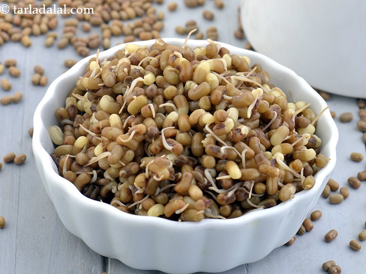 स्टेप 33 – मटकी स्प्राउट्स डालें।&nbsp;<a href=""https://www.tarladalal.com/recipes-for-Sprouts-in-hindi-language-1159"">स्प्राउट्स</a> में एंजाइम होते हैं जो पाचन …