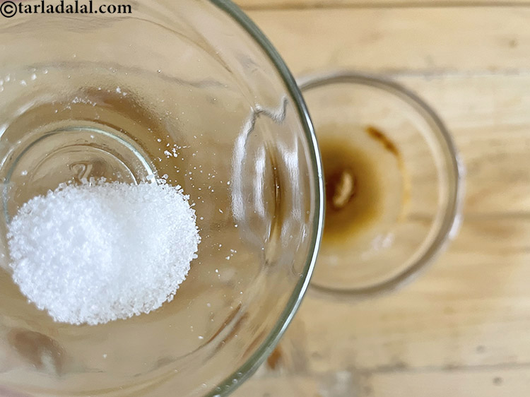 स्टेप 30 – <a href=""https://www.tarladalal.com/glossary-salt-namak-table-salt-hindi-418i"">नमक</a>&nbsp;डालें।