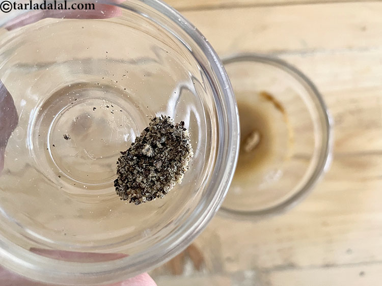 स्टेप 31 – <a href=""https://www.tarladalal.com/glossary-freshly-ground-black-pepper-kalimirch-powder-kali-mirch-ka-powder-hindi-567i"">ताजी पिसी काली मिर्च</a> डालें।