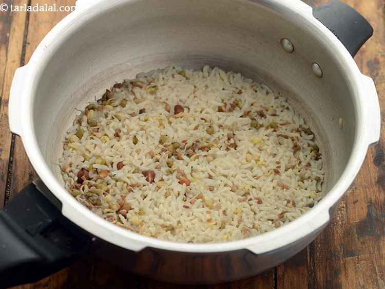 Step 24 – Once the cooker has been cooled down, open the lid. This is how s<strong>prouts khichdi …