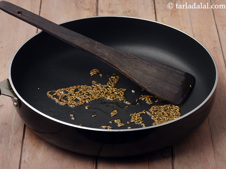 स्टेप 18 – १ टी-स्पून जीरा डालें।