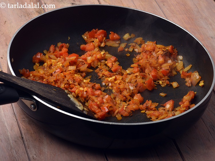 स्टेप 27 – अच्छी तरह से मिलाएं और मध्यम आंच पर बीच-बीच में …