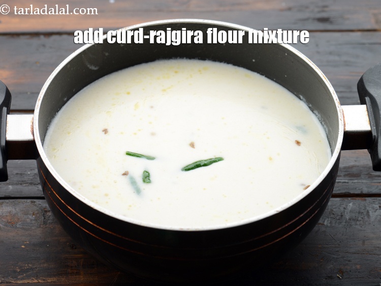 Step 16 – Add the prepared curd-rajgira flour mixture.