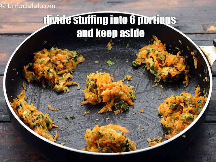 Step 15 – Divide the stuffing into 6 equal portions and keep aside.