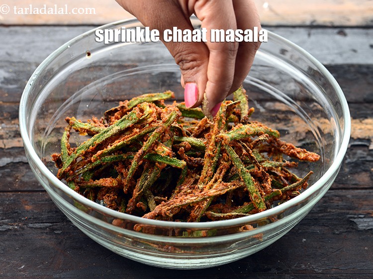 Step 22 – Sprinkle 1/4 tsp&nbsp;<a href="https://www.tarladalal.com/chaat-masala-164r">chaat masala</a> immediately.