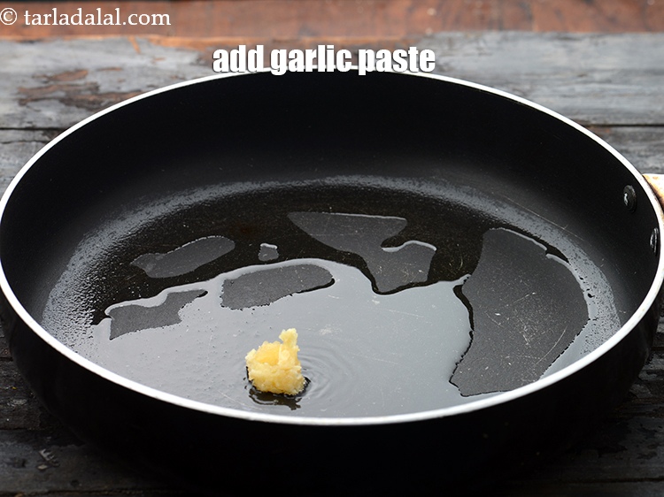 Step 4 – Add 1/2 tsp&nbsp;<a href="https://www.tarladalal.com/glossary-garlic-paste-lehsun-ki-paste-lahsun-ki-paste-350i">garlic (lehsun) paste</a>.&nbsp;