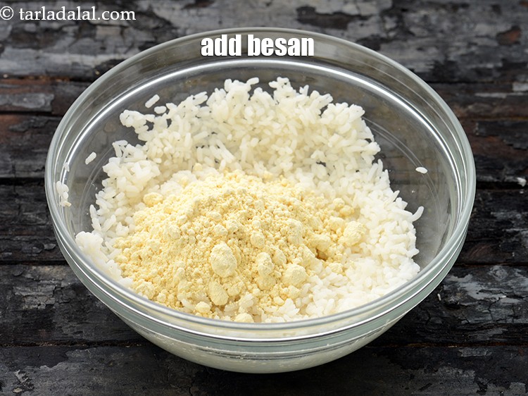 Step 5 – Add 1/4 cup&nbsp;<a href="https://www.tarladalal.com/glossary-besan-chana-dal-flour-bengal-gram-flour-952i">besan (bengal gram flour)</a>.&nbsp;