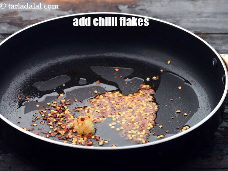 Step 5 – Add 1 1/2 tsp&nbsp;<a href="https://www.tarladalal.com/glossary-dry-red-chilli-flakes-paprika-338i">dry red chilli flakes (paprika)</a>.&nbsp;