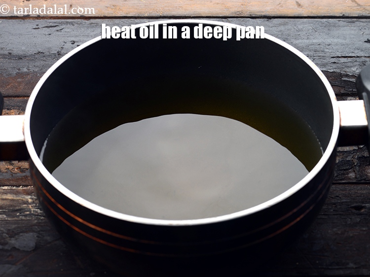 Step 17 – Heat the <a href="https://www.tarladalal.com/glossary-oil-671i">oil</a>&nbsp;in a deep kadhai.
