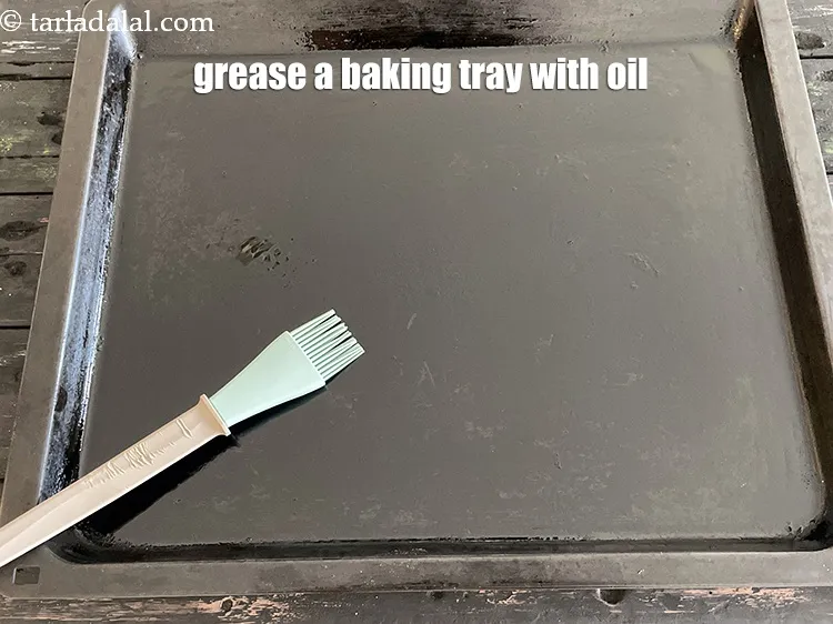 Step 15 – <html><head><meta charset="UTF-8"></head><body><p>Grease a baking tray using, ¼ tsp of oil.</p></body></html>